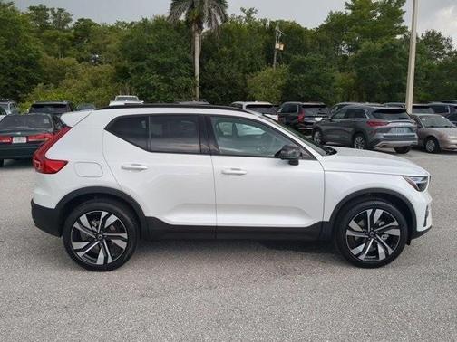 2026 Volvo XC40 B4 Plus