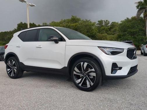 2026 Volvo XC40 B4 Plus