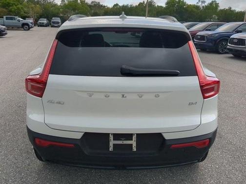 2026 Volvo XC40 B4 Plus