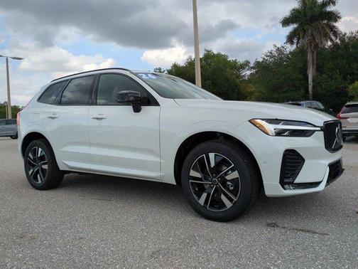 Crystal White Metallic 2026 Volvo XC60 B5 Plus