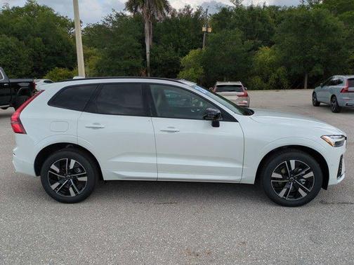Crystal White Metallic 2026 Volvo XC60 B5 Plus