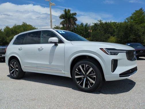 Crystal White Pearl 2026 Volvo XC90 B5 Core
