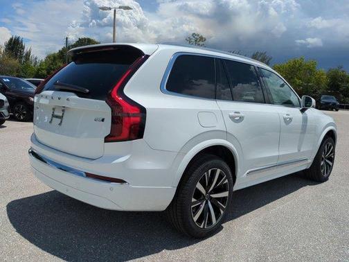 Crystal White Pearl 2026 Volvo XC90 B5 Core