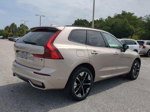 2026 Volvo XC60 PLUS