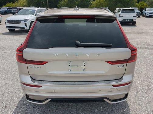 2026 Volvo XC60 PLUS