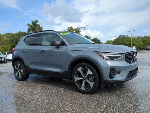 2023 Volvo XC40 B5 Plus Dark Theme