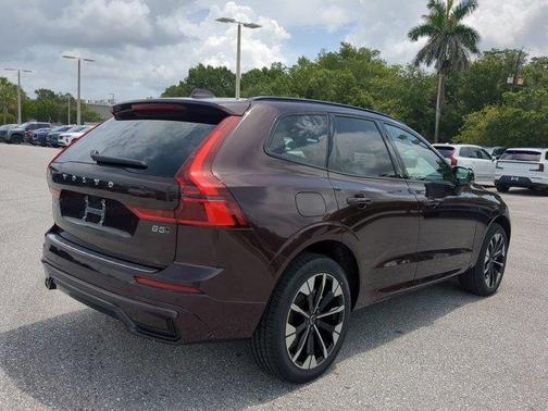 2026 Volvo XC60 PLUS