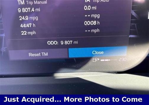 2024 Volvo XC40 B5 Plus Dark Theme