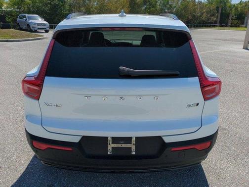 2024 Volvo XC40 B5 Plus Dark Theme