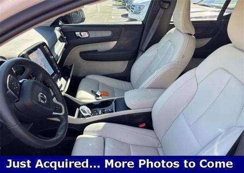 2024 Volvo XC40 B5 Plus Dark Theme