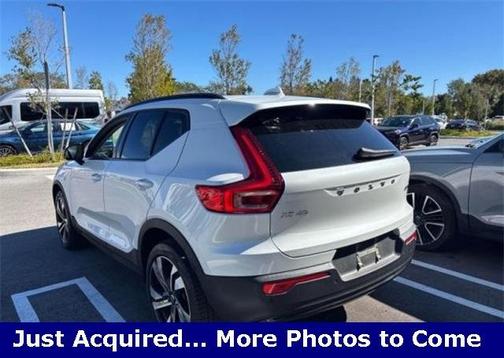 2024 Volvo XC40 B5 Plus Dark Theme