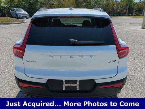 2024 Volvo XC40 B5 Plus Dark Theme