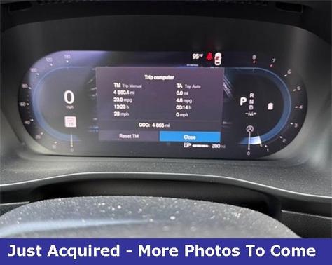 2024 Volvo XC40 B5 Plus Dark Theme