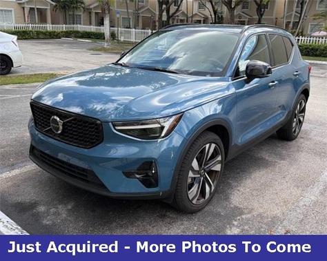 2024 Volvo XC40 B5 Plus Dark Theme