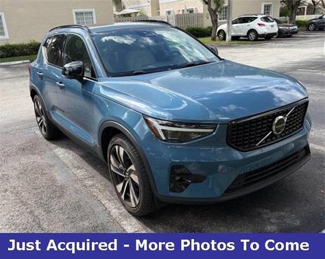 2024 Volvo XC40 B5 Plus Dark Theme