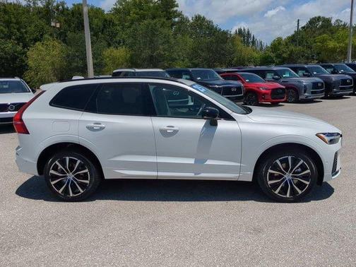 2025 Volvo XC60 B5 Plus