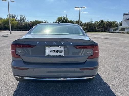 2023 Volvo S60 B5 Ultimate Bright Theme