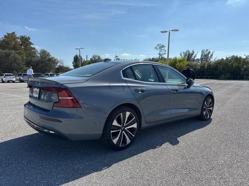 2023 Volvo S60 B5 Ultimate Bright Theme