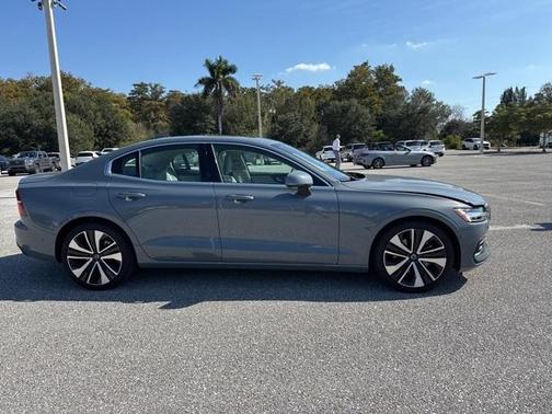 2023 Volvo S60 B5 Ultimate Bright Theme