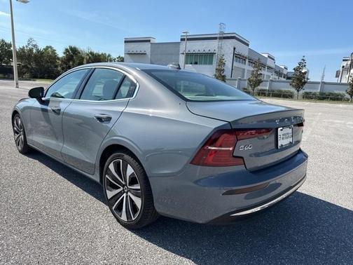 2023 Volvo S60 B5 Ultimate Bright Theme