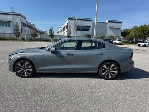 2023 Volvo S60 B5 Ultimate Bright Theme