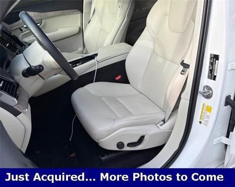 2024 Volvo XC90 B5 Plus Bright Theme