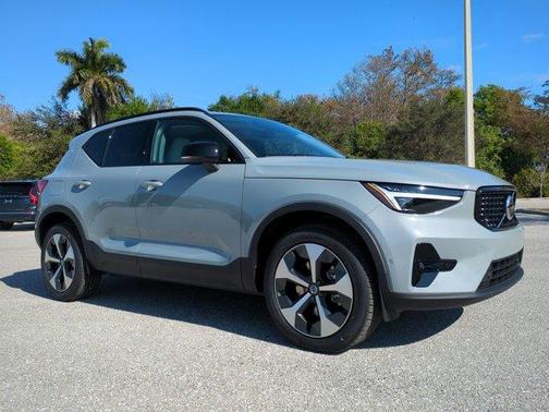2026 Volvo XC40 B5 Plus