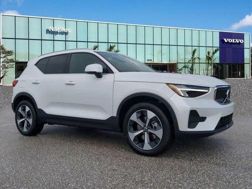 2025 Volvo XC40 B5 Core Bright Theme