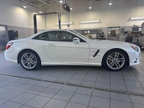 Diamond White Metallic 2013 Mercedes-Benz SL-Class SL 550