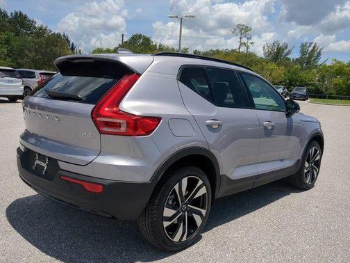 2026 Volvo XC40 B4 Plus