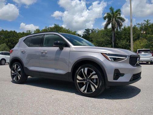 2026 Volvo XC40 B4 Plus