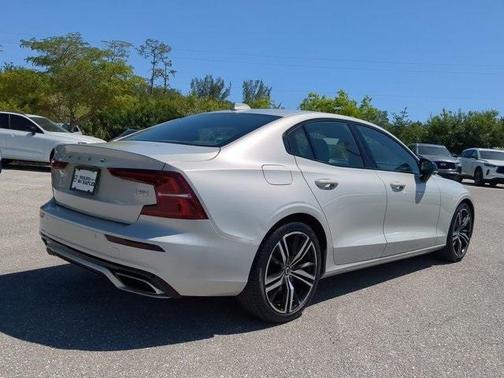2019 Volvo S60 T5 R-Design