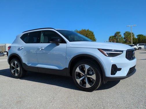 2026 Volvo XC40 B5 Plus