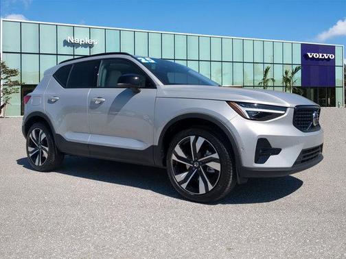 2025 Volvo XC40 B5 Ultra Dark Theme