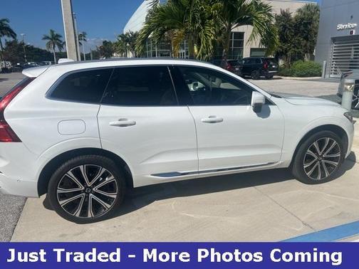 2023 Volvo XC60 B5 Ultimate Bright Theme