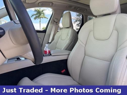 2023 Volvo XC60 B5 Ultimate Bright Theme