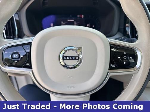 2023 Volvo XC60 B5 Ultimate Bright Theme