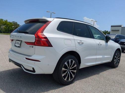 2025 Volvo XC60 B5 Plus
