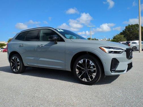 2026 Volvo XC60 B5 Plus