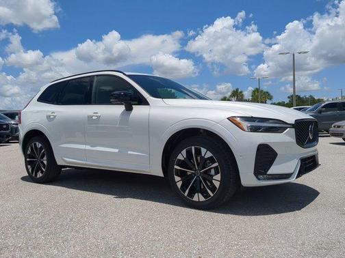 2026 Volvo XC60 B5 Plus