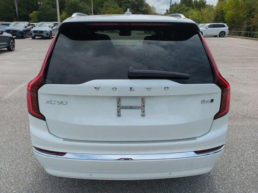 Crystal White Pearl 2026 Volvo XC90 B6 Plus 7-Seater