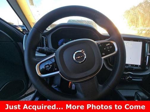 2025 Volvo XC60 B5 Plus