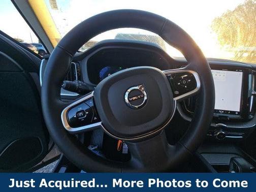 2025 Volvo XC60 B5 Plus