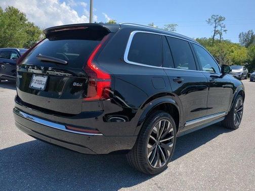 2025 Volvo XC90 B6 Core