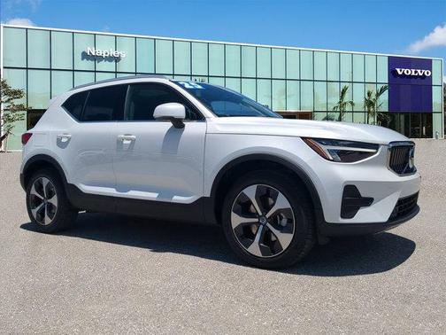 2025 Volvo XC40 B5 Core Bright Theme