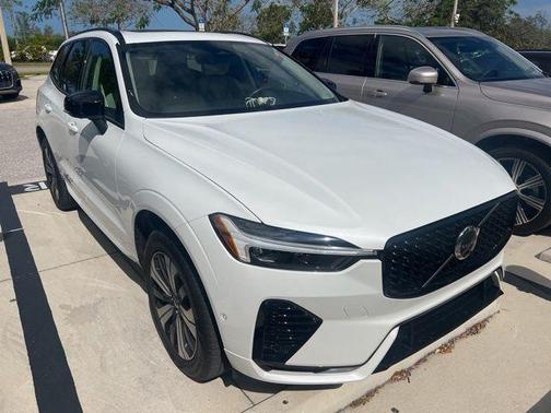 2024 Volvo XC60 Recharge Plug-In Hybrid T8 Plus Dark Theme