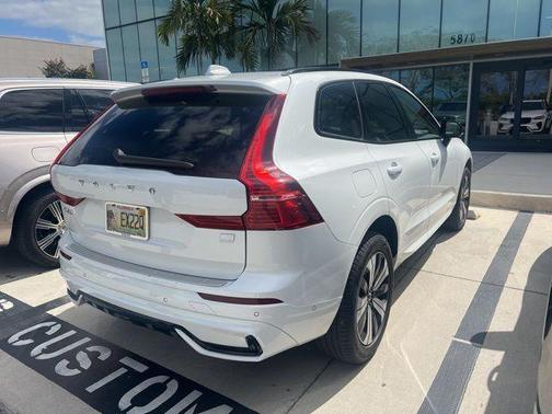 2024 Volvo XC60 Recharge Plug-In Hybrid T8 Plus Dark Theme