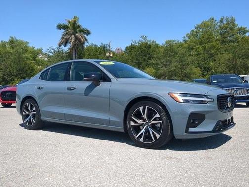 2024 Volvo S60 B5 Core Dark Theme