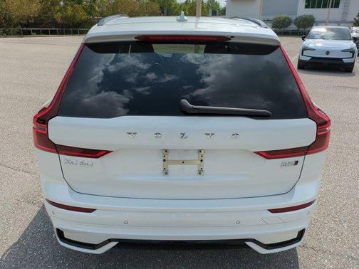 Crystal White Metallic 2026 Volvo XC60 B5 Plus