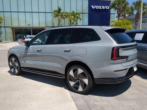 2025 Volvo EX90 Twin Motor Plus